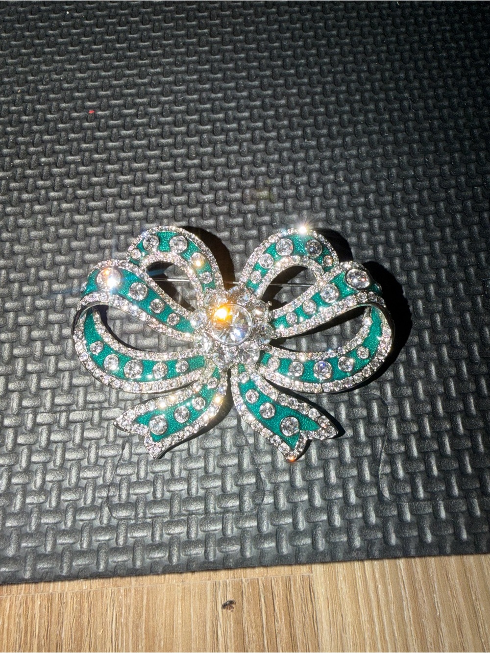 Joan Rivers Sparkling Vintage Ribbon Pin - Emerald Crystal Bow Brooch
